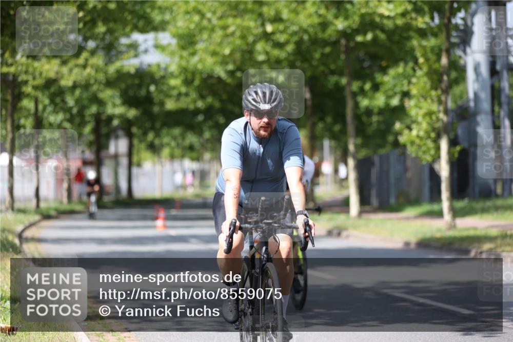 10.08.2025 - GEWOBA Citytriathlon Bremen Yannick Fuchs http://msf.ph/oto/8559075 10.08.2025 12:37:01 Radfahren 631, 678, 726, 734, 739, 982, 1033 meine-sportfotos.de