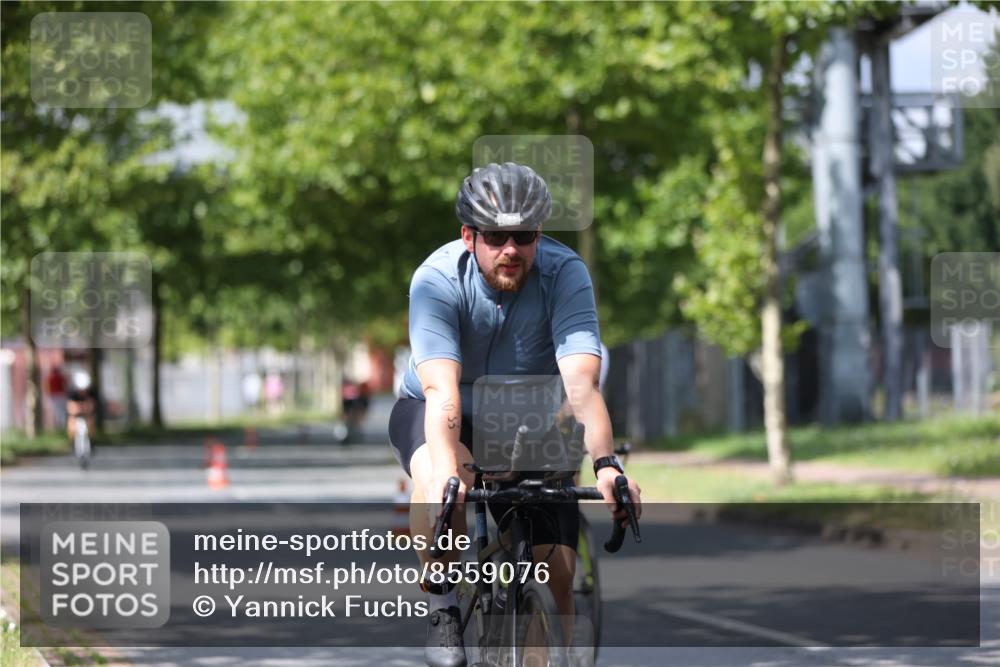 10.08.2025 - GEWOBA Citytriathlon Bremen Yannick Fuchs http://msf.ph/oto/8559076 10.08.2025 12:37:01 Radfahren 631, 678, 726, 734, 739, 982, 1033 meine-sportfotos.de