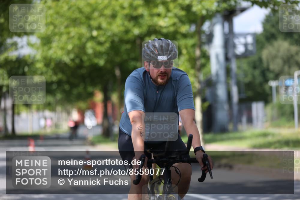 10.08.2025 - GEWOBA Citytriathlon Bremen Yannick Fuchs http://msf.ph/oto/8559077 10.08.2025 12:37:02 Radfahren 631, 678, 726, 734, 739, 982, 1033 meine-sportfotos.de