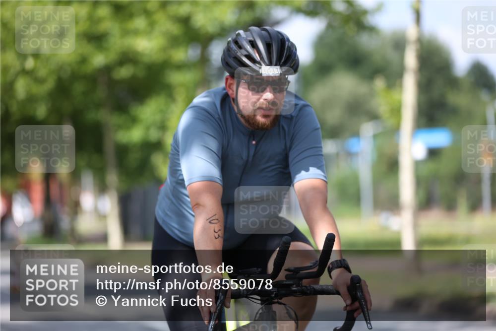 10.08.2025 - GEWOBA Citytriathlon Bremen Yannick Fuchs http://msf.ph/oto/8559078 10.08.2025 12:37:02 Radfahren 631, 678, 726, 734, 739, 982, 1033 meine-sportfotos.de