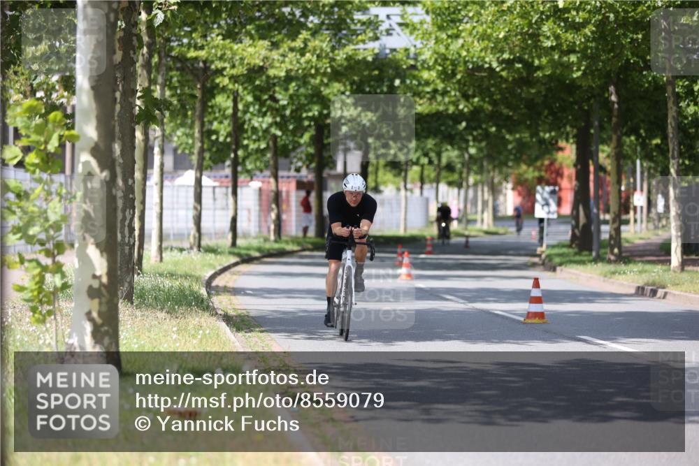 10.08.2025 - GEWOBA Citytriathlon Bremen Yannick Fuchs http://msf.ph/oto/8559079 10.08.2025 12:37:05 Radfahren 631, 678, 726, 734, 739, 804, 982, 1033 meine-sportfotos.de