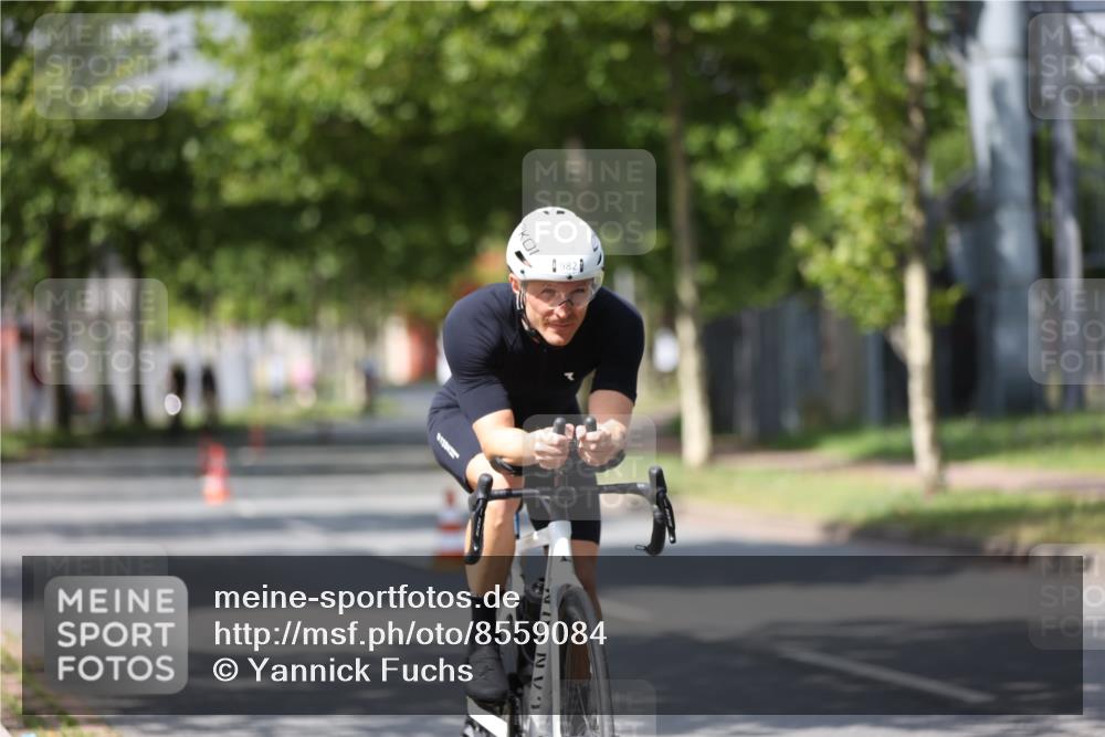 10.08.2025 - GEWOBA Citytriathlon Bremen Yannick Fuchs http://msf.ph/oto/8559084 10.08.2025 12:37:06 Radfahren 631, 678, 726, 734, 739, 804, 982, 1033 meine-sportfotos.de