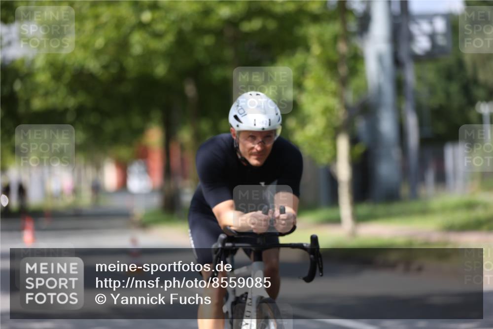 10.08.2025 - GEWOBA Citytriathlon Bremen Yannick Fuchs http://msf.ph/oto/8559085 10.08.2025 12:37:06 Radfahren 631, 678, 726, 734, 739, 804, 982, 1033 meine-sportfotos.de