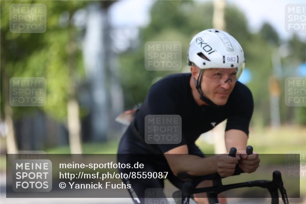 10.08.2025 - GEWOBA Citytriathlon Bremen Yannick Fuchs http://msf.ph/oto/8559087 10.08.2025 12:37:06 Radfahren 631, 678, 726, 734, 739, 804, 982, 1033 meine-sportfotos.de