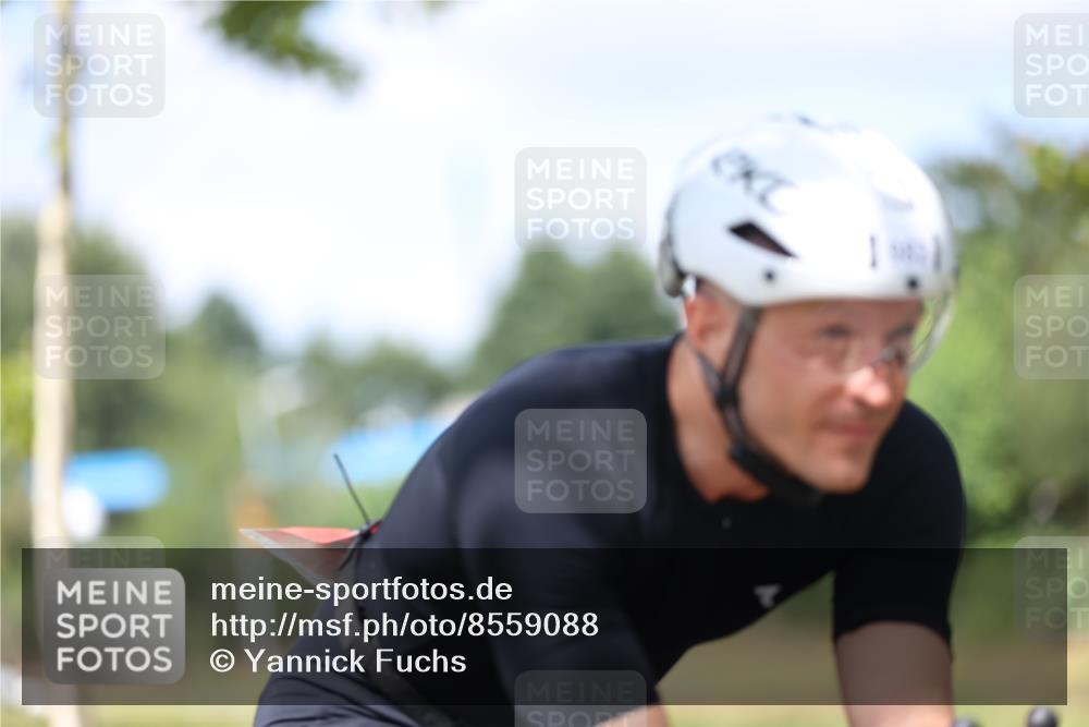 10.08.2025 - GEWOBA Citytriathlon Bremen Yannick Fuchs http://msf.ph/oto/8559088 10.08.2025 12:37:07 Radfahren 631, 678, 726, 734, 739, 804, 982, 1033 meine-sportfotos.de