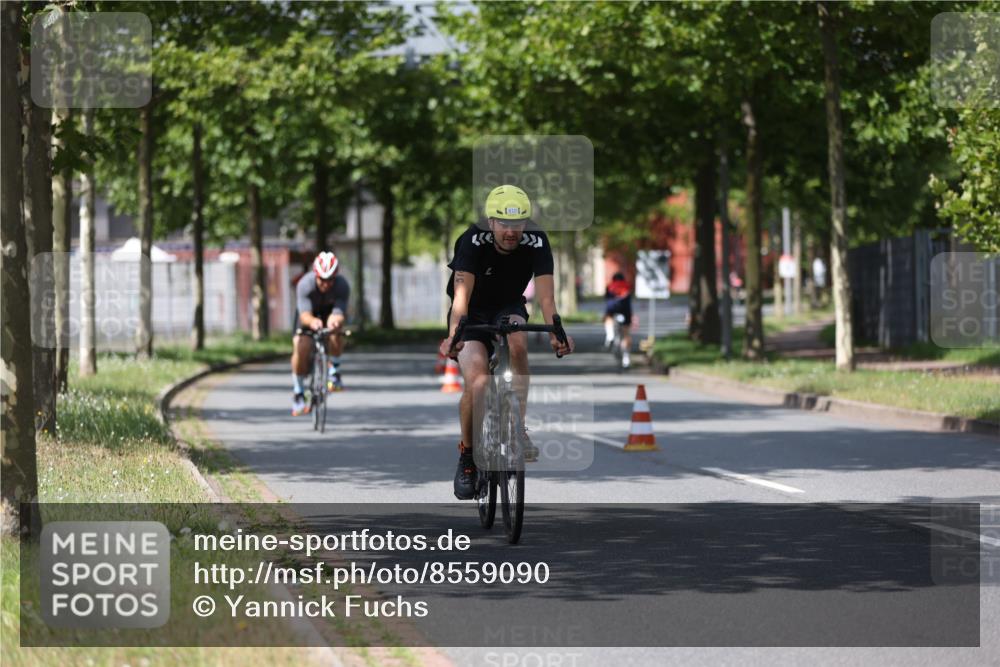 10.08.2025 - GEWOBA Citytriathlon Bremen Yannick Fuchs http://msf.ph/oto/8559090 10.08.2025 12:37:13 Radfahren 631, 726, 734, 804, 982, 1033 meine-sportfotos.de