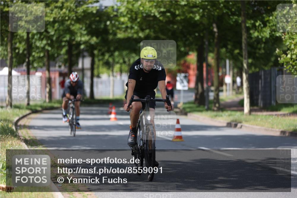 10.08.2025 - GEWOBA Citytriathlon Bremen Yannick Fuchs http://msf.ph/oto/8559091 10.08.2025 12:37:13 Radfahren 631, 726, 734, 804, 982, 1033 meine-sportfotos.de