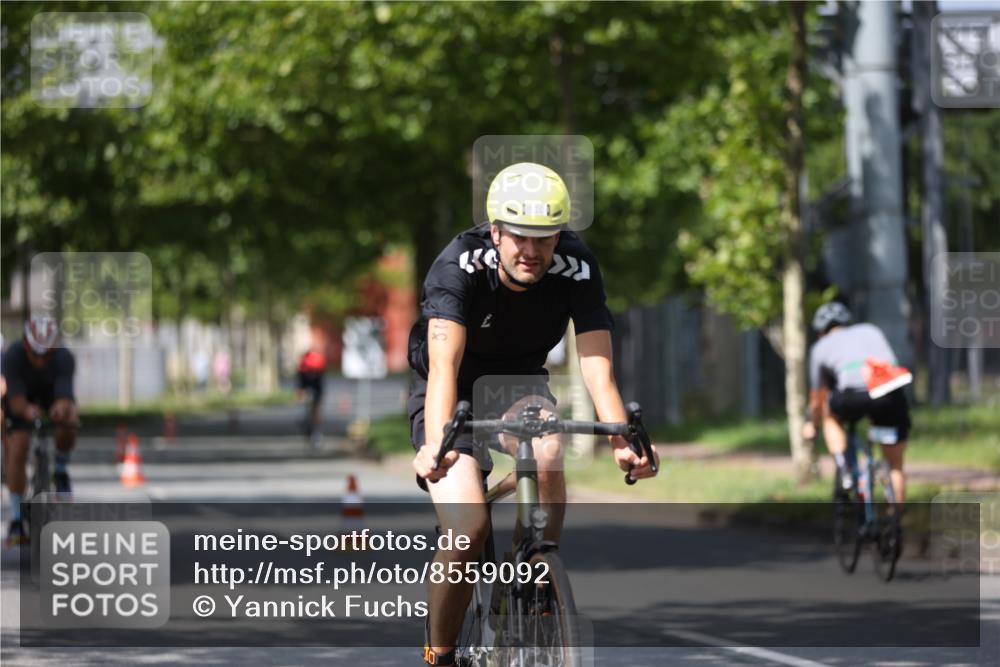 10.08.2025 - GEWOBA Citytriathlon Bremen Yannick Fuchs http://msf.ph/oto/8559092 10.08.2025 12:37:14 Radfahren 631, 726, 734, 804, 982, 1033 meine-sportfotos.de