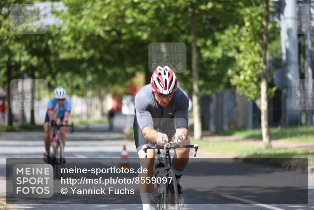 10.08.2025 - GEWOBA Citytriathlon Bremen Yannick Fuchs http://msf.ph/oto/8559097 10.08.2025 12:37:15 Radfahren 631, 726, 734, 804, 982 meine-sportfotos.de