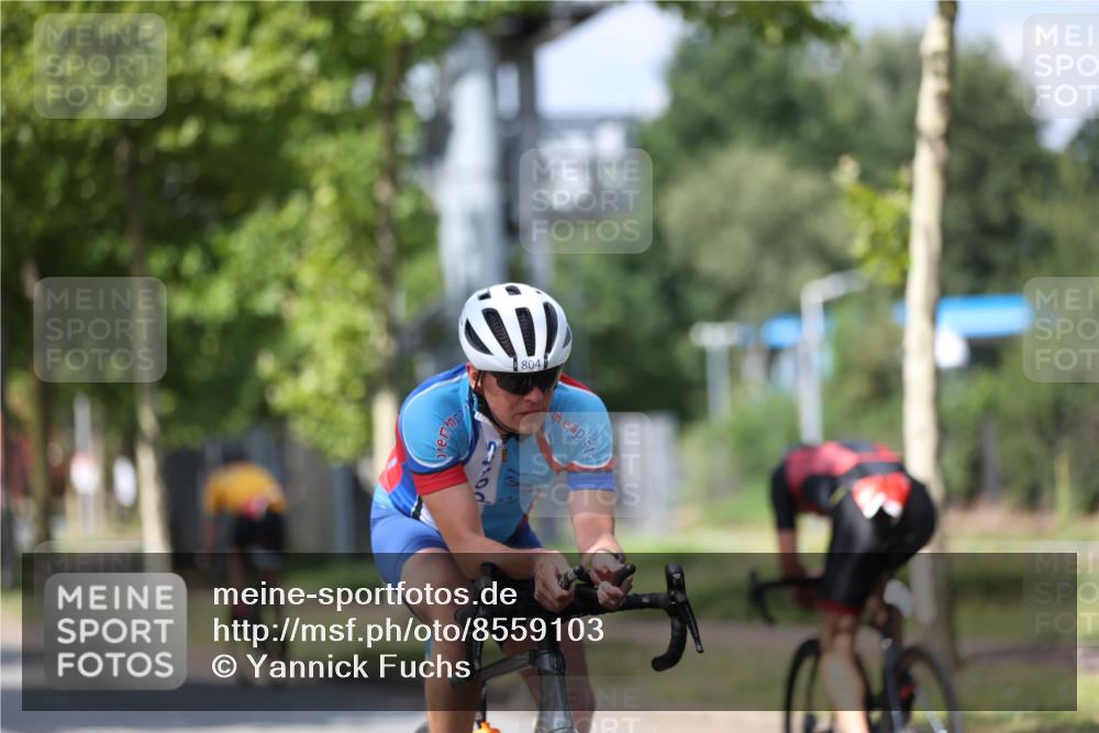 10.08.2025 - GEWOBA Citytriathlon Bremen Yannick Fuchs http://msf.ph/oto/8559103 10.08.2025 12:37:17 Radfahren 726, 804, 982 meine-sportfotos.de