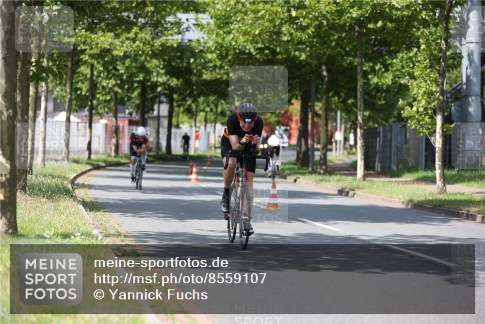 10.08.2025 - GEWOBA Citytriathlon Bremen Yannick Fuchs http://msf.ph/oto/8559107 10.08.2025 12:37:39 Radfahren 563, 603 meine-sportfotos.de