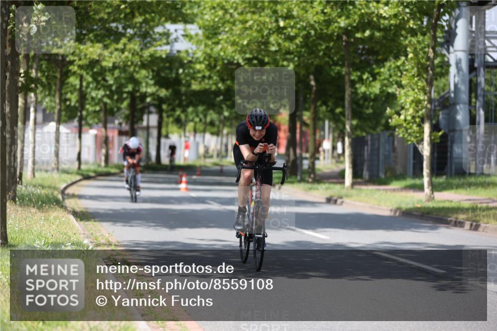10.08.2025 - GEWOBA Citytriathlon Bremen Yannick Fuchs http://msf.ph/oto/8559108 10.08.2025 12:37:39 Radfahren 563, 603 meine-sportfotos.de
