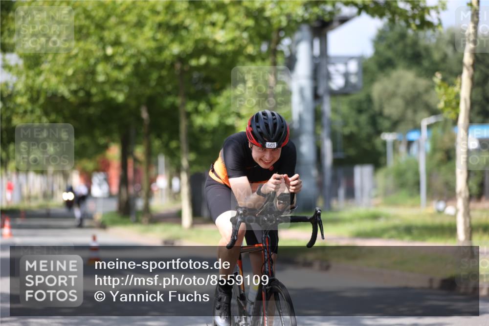 10.08.2025 - GEWOBA Citytriathlon Bremen Yannick Fuchs http://msf.ph/oto/8559109 10.08.2025 12:37:40 Radfahren 563, 603 meine-sportfotos.de