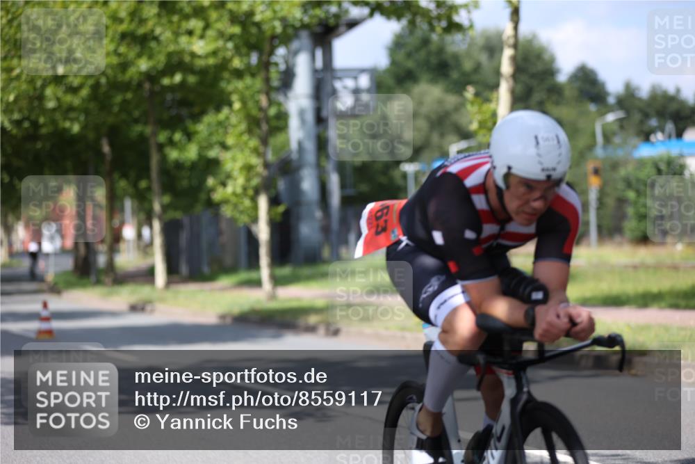10.08.2025 - GEWOBA Citytriathlon Bremen Yannick Fuchs http://msf.ph/oto/8559117 10.08.2025 12:37:42 Radfahren 563, 603 meine-sportfotos.de