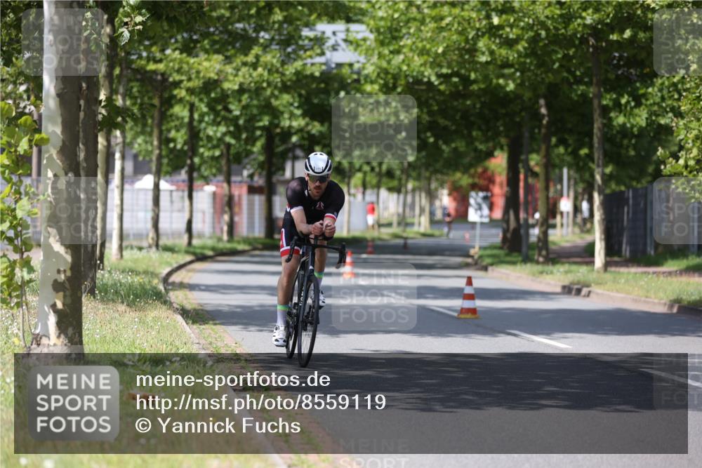 10.08.2025 - GEWOBA Citytriathlon Bremen Yannick Fuchs http://msf.ph/oto/8559119 10.08.2025 12:37:46 Radfahren 563, 603 meine-sportfotos.de