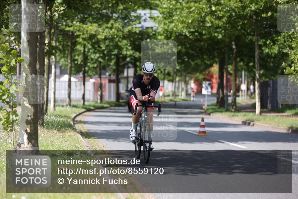 10.08.2025 - GEWOBA Citytriathlon Bremen Yannick Fuchs http://msf.ph/oto/8559120 10.08.2025 12:37:46 Radfahren 563, 603 meine-sportfotos.de