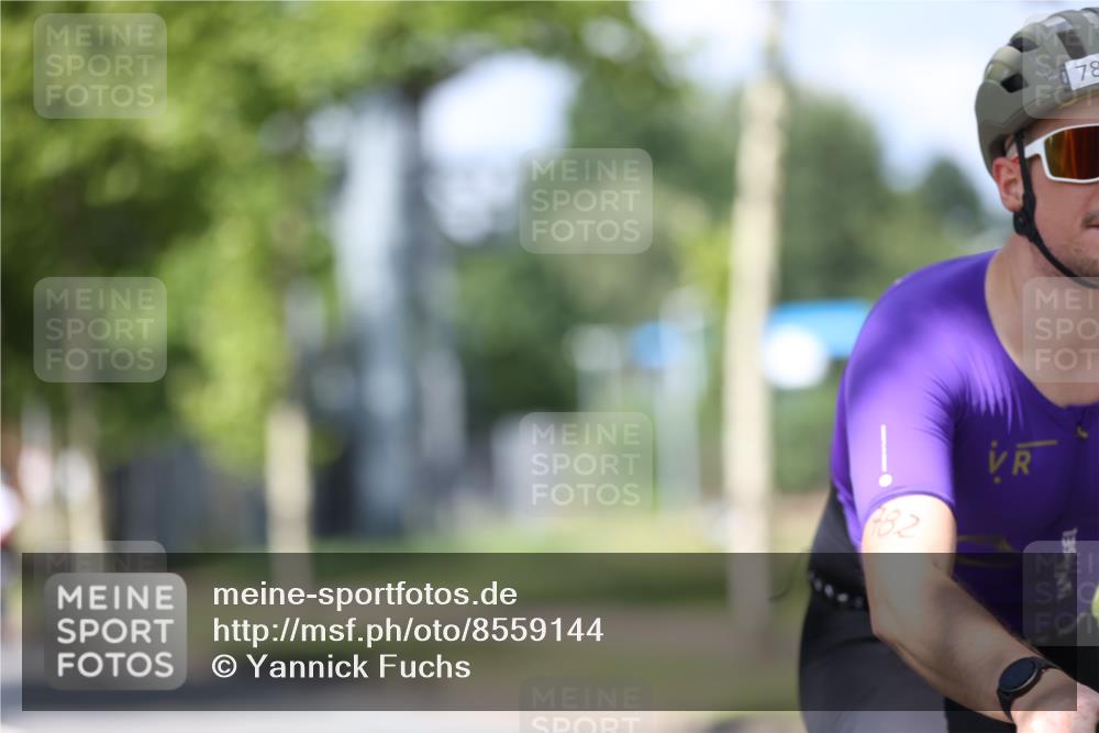 10.08.2025 - GEWOBA Citytriathlon Bremen Yannick Fuchs http://msf.ph/oto/8559144 10.08.2025 12:38:07 Radfahren 618, 671, 761, 764, 782, 784, 825, 844, 853, 1018 meine-sportfotos.de