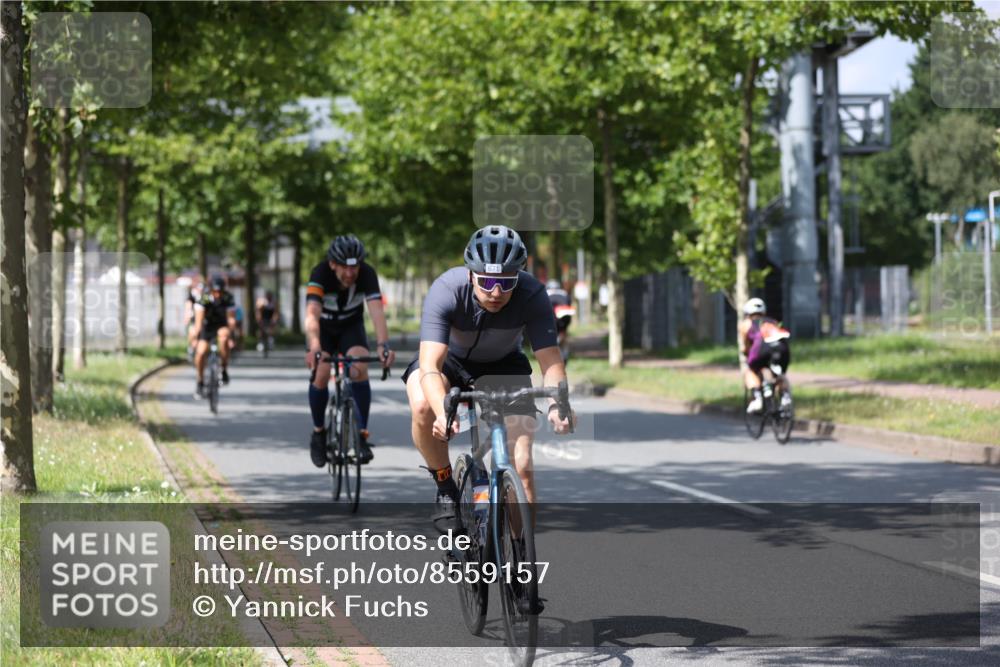 10.08.2025 - GEWOBA Citytriathlon Bremen Yannick Fuchs http://msf.ph/oto/8559157 10.08.2025 12:38:11 Radfahren 557, 618, 671, 761, 764, 782, 784, 825, 844, 853, 1018 meine-sportfotos.de
