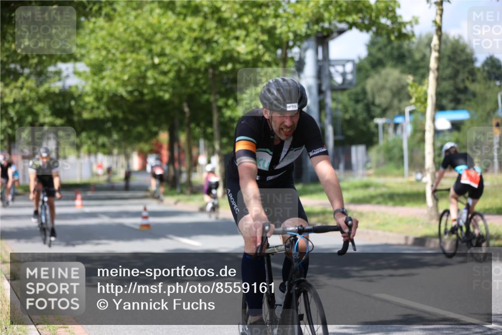10.08.2025 - GEWOBA Citytriathlon Bremen Yannick Fuchs http://msf.ph/oto/8559161 10.08.2025 12:38:12 Radfahren 557, 618, 671, 761, 764, 782, 784, 825, 844, 853, 1018 meine-sportfotos.de