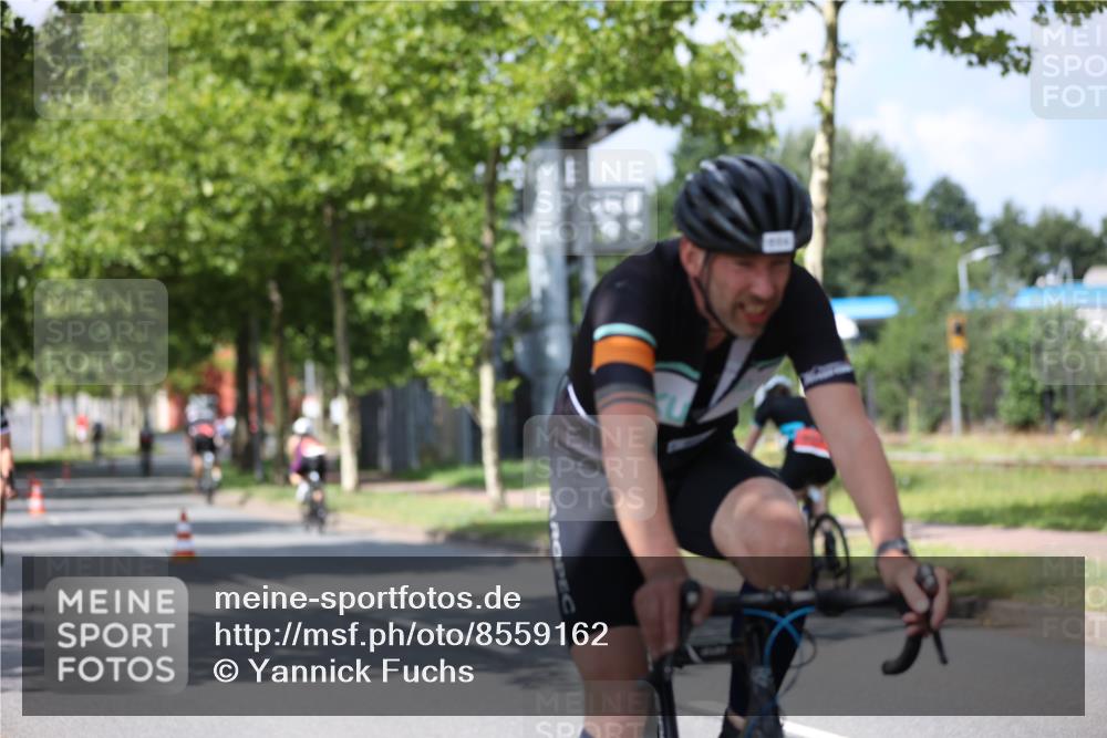 10.08.2025 - GEWOBA Citytriathlon Bremen Yannick Fuchs http://msf.ph/oto/8559162 10.08.2025 12:38:12 Radfahren 557, 618, 671, 761, 764, 782, 784, 825, 844, 853, 1018 meine-sportfotos.de