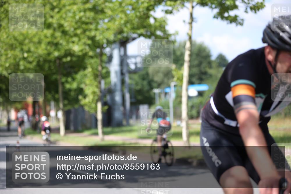 10.08.2025 - GEWOBA Citytriathlon Bremen Yannick Fuchs http://msf.ph/oto/8559163 10.08.2025 12:38:12 Radfahren 557, 618, 671, 761, 764, 782, 784, 825, 844, 853, 1018 meine-sportfotos.de