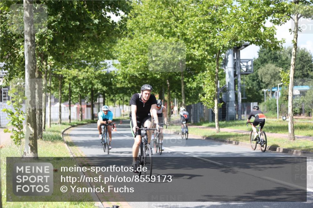 10.08.2025 - GEWOBA Citytriathlon Bremen Yannick Fuchs http://msf.ph/oto/8559173 10.08.2025 12:38:16 Radfahren 557, 671, 761, 764, 782, 784, 825, 844, 853, 1018 meine-sportfotos.de