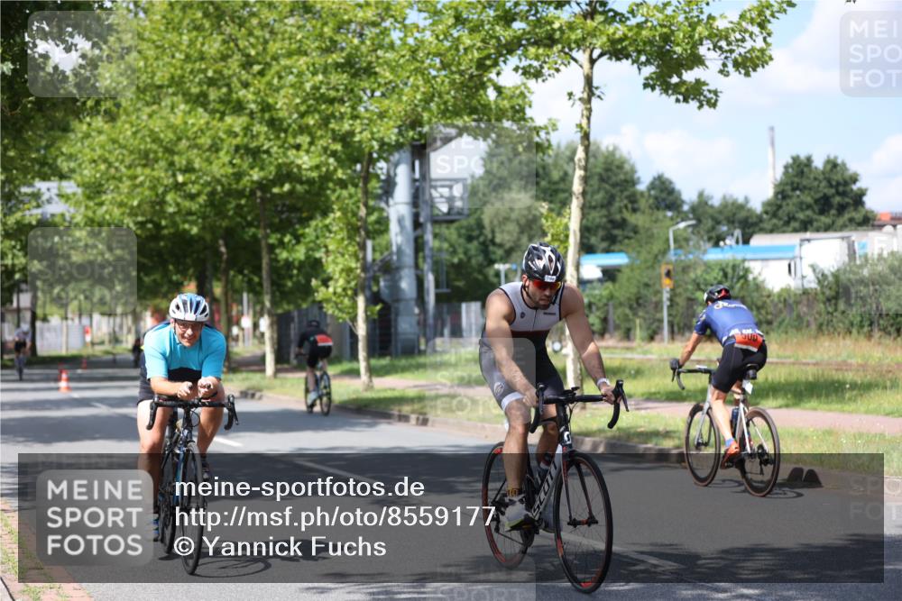 10.08.2025 - GEWOBA Citytriathlon Bremen Yannick Fuchs http://msf.ph/oto/8559177 10.08.2025 12:38:17 Radfahren 557, 671, 761, 764, 782, 784, 825, 844, 853, 1018 meine-sportfotos.de