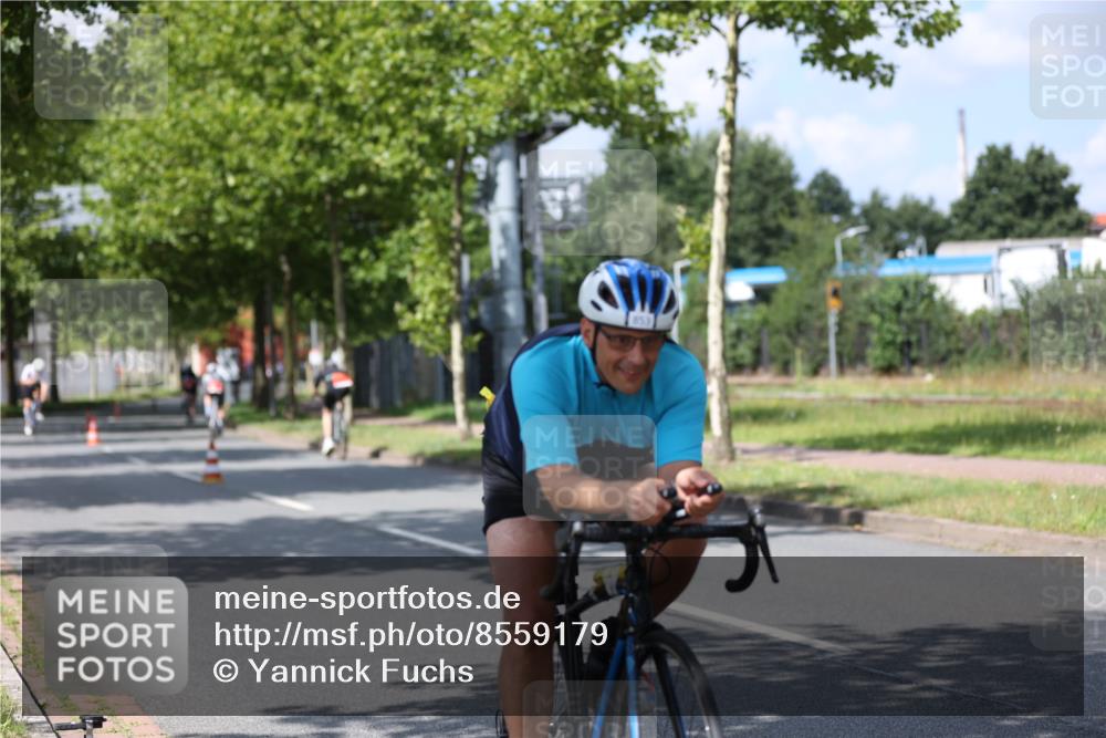 10.08.2025 - GEWOBA Citytriathlon Bremen Yannick Fuchs http://msf.ph/oto/8559179 10.08.2025 12:38:17 Radfahren 557, 671, 761, 764, 782, 784, 825, 844, 853, 1018 meine-sportfotos.de
