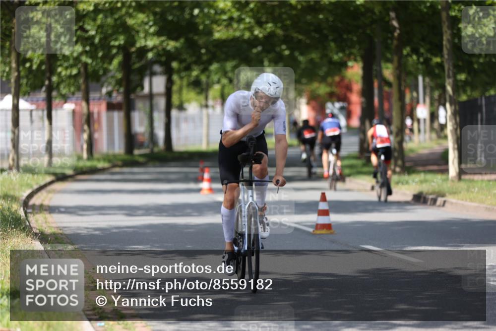 10.08.2025 - GEWOBA Citytriathlon Bremen Yannick Fuchs http://msf.ph/oto/8559182 10.08.2025 12:38:21 Radfahren 557, 671, 764, 782, 784, 825, 844, 853, 1018 meine-sportfotos.de
