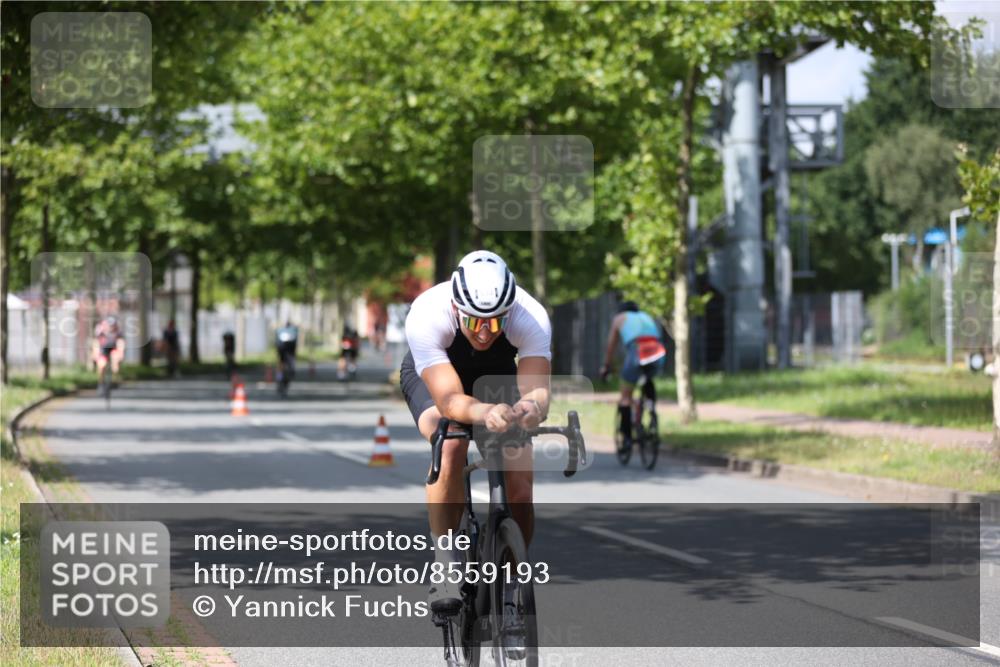 10.08.2025 - GEWOBA Citytriathlon Bremen Yannick Fuchs http://msf.ph/oto/8559193 10.08.2025 12:38:36 Radfahren 557, 634, 662, 740, 772, 797, 940 meine-sportfotos.de