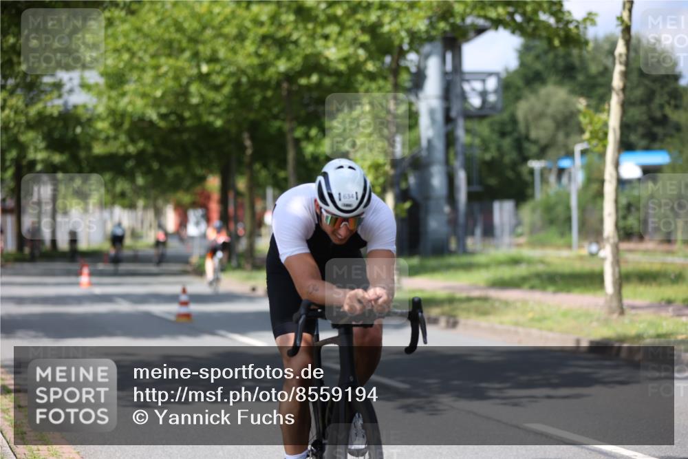 10.08.2025 - GEWOBA Citytriathlon Bremen Yannick Fuchs http://msf.ph/oto/8559194 10.08.2025 12:38:36 Radfahren 557, 634, 662, 740, 772, 797, 940 meine-sportfotos.de