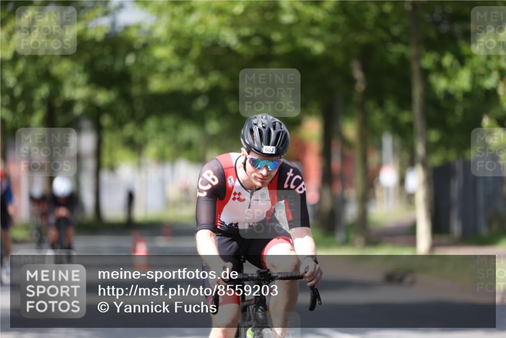 10.08.2025 - GEWOBA Citytriathlon Bremen Yannick Fuchs http://msf.ph/oto/8559203 10.08.2025 12:38:40 Radfahren 555, 634, 662, 740, 762, 772, 797, 892, 940 meine-sportfotos.de