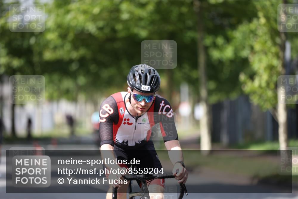 10.08.2025 - GEWOBA Citytriathlon Bremen Yannick Fuchs http://msf.ph/oto/8559204 10.08.2025 12:38:40 Radfahren 555, 634, 662, 740, 762, 772, 797, 892, 940 meine-sportfotos.de