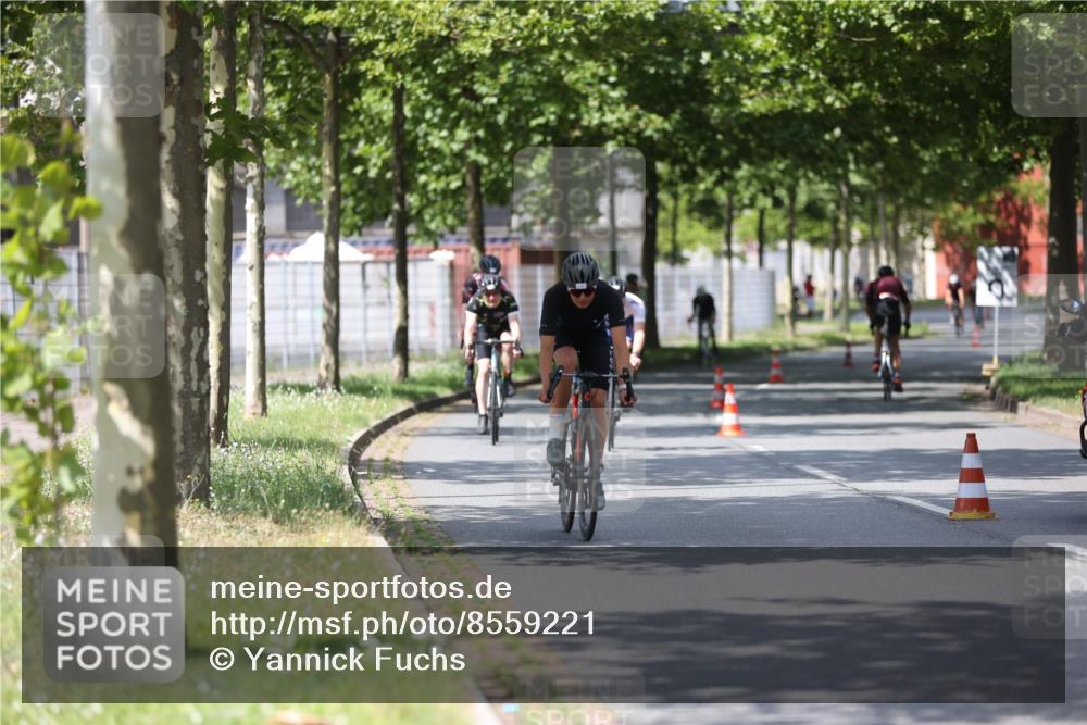 10.08.2025 - GEWOBA Citytriathlon Bremen Yannick Fuchs http://msf.ph/oto/8559221 10.08.2025 12:38:46 Radfahren 555, 634, 662, 720, 740, 762, 772, 797, 892, 940, 1019 meine-sportfotos.de