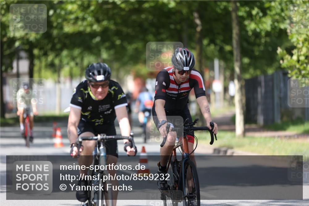 10.08.2025 - GEWOBA Citytriathlon Bremen Yannick Fuchs http://msf.ph/oto/8559232 10.08.2025 12:38:50 Radfahren 555, 634, 662, 720, 740, 762, 772, 797, 892, 940, 978, 1019 meine-sportfotos.de