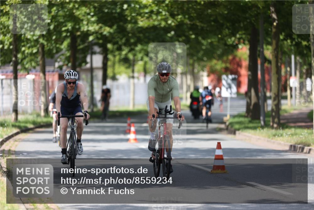 10.08.2025 - GEWOBA Citytriathlon Bremen Yannick Fuchs http://msf.ph/oto/8559234 10.08.2025 12:38:52 Radfahren 555, 662, 720, 740, 762, 772, 797, 892, 940, 969, 978, 1019 meine-sportfotos.de