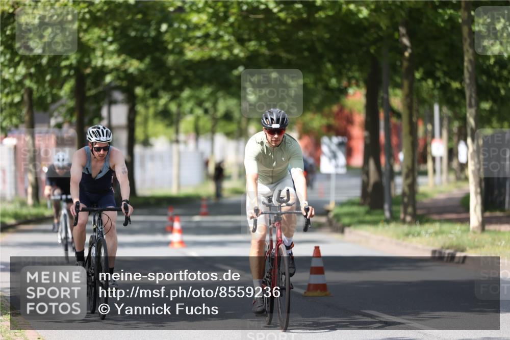 10.08.2025 - GEWOBA Citytriathlon Bremen Yannick Fuchs http://msf.ph/oto/8559236 10.08.2025 12:38:52 Radfahren 555, 662, 720, 740, 762, 772, 797, 892, 940, 969, 978, 1019 meine-sportfotos.de