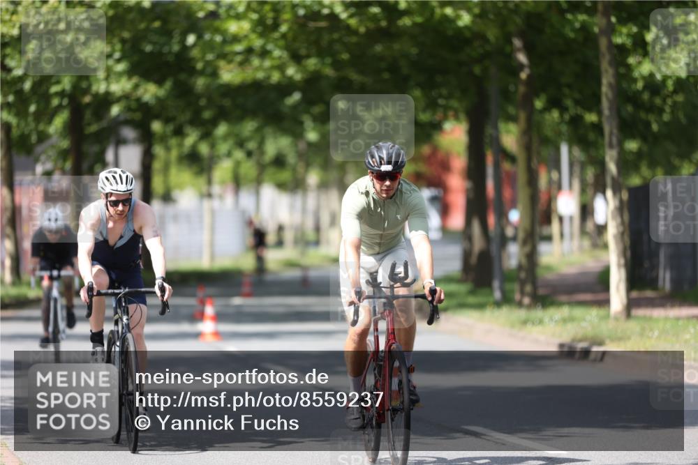 10.08.2025 - GEWOBA Citytriathlon Bremen Yannick Fuchs http://msf.ph/oto/8559237 10.08.2025 12:38:52 Radfahren 555, 662, 720, 740, 762, 772, 797, 892, 940, 969, 978, 1019 meine-sportfotos.de