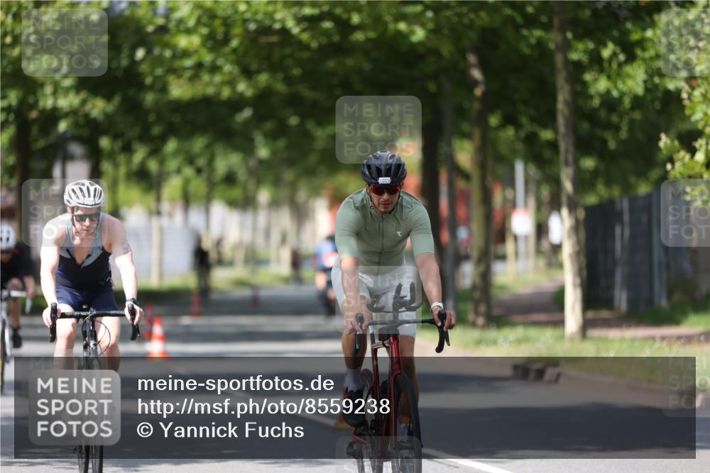 10.08.2025 - GEWOBA Citytriathlon Bremen Yannick Fuchs http://msf.ph/oto/8559238 10.08.2025 12:38:52 Radfahren 555, 662, 720, 740, 762, 772, 797, 892, 940, 969, 978, 1019 meine-sportfotos.de