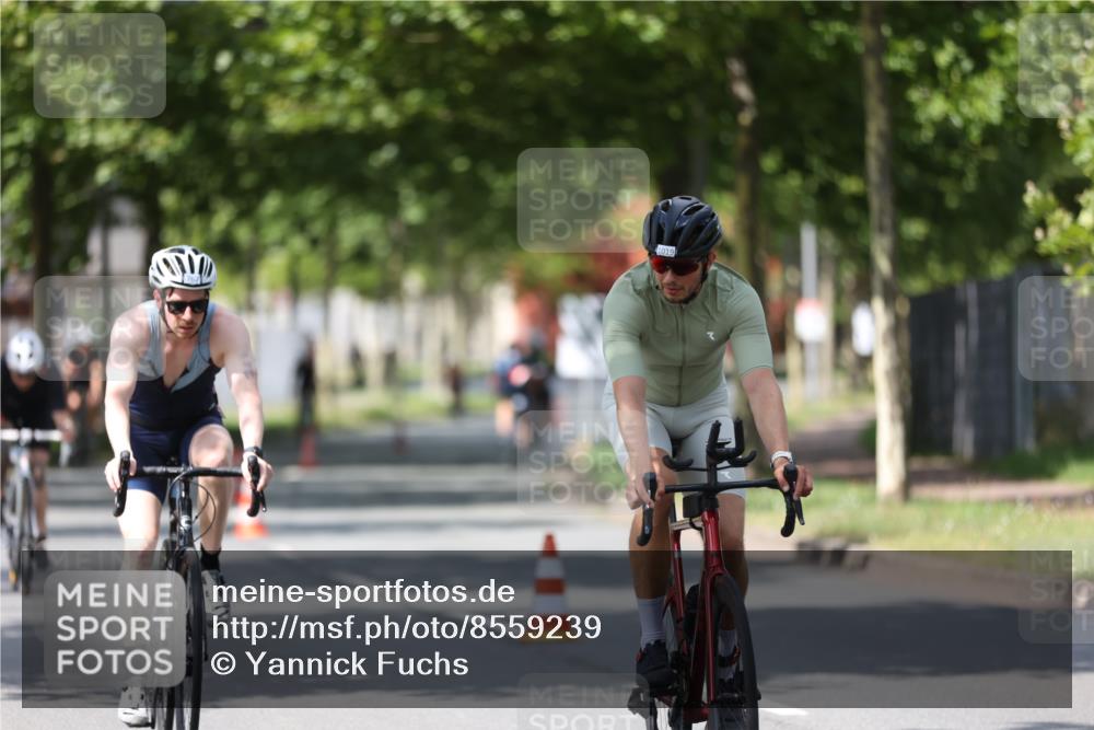 10.08.2025 - GEWOBA Citytriathlon Bremen Yannick Fuchs http://msf.ph/oto/8559239 10.08.2025 12:38:52 Radfahren 555, 662, 720, 740, 762, 772, 797, 892, 940, 969, 978, 1019 meine-sportfotos.de