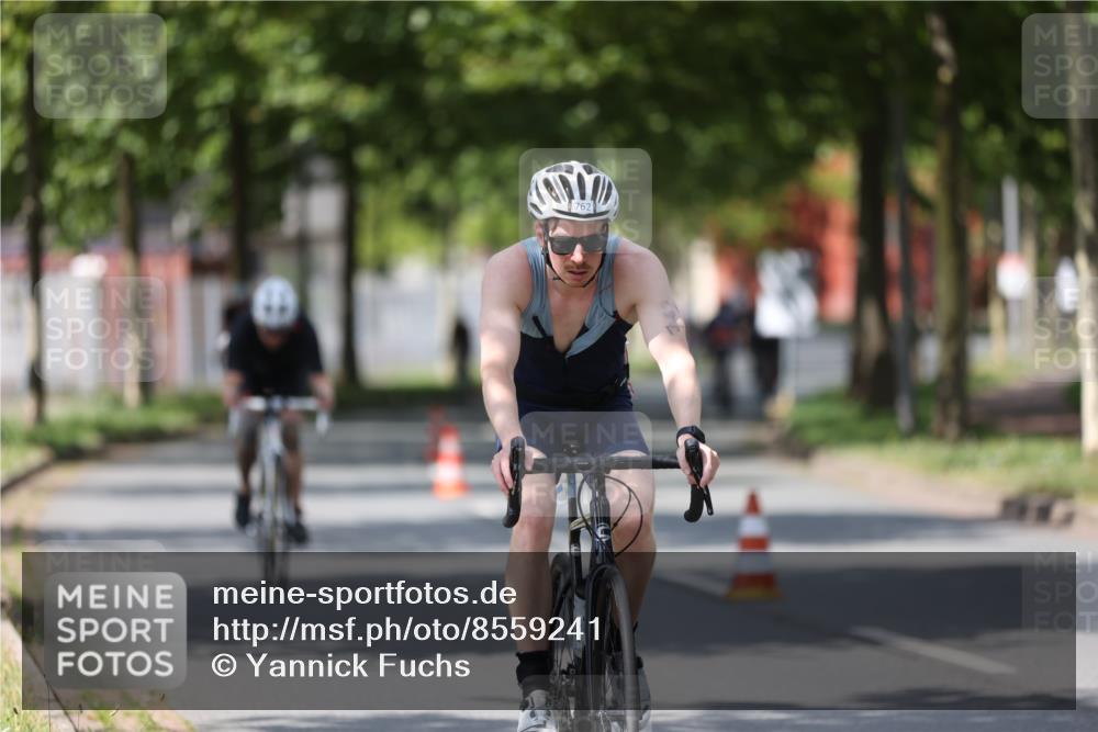 10.08.2025 - GEWOBA Citytriathlon Bremen Yannick Fuchs http://msf.ph/oto/8559241 10.08.2025 12:38:53 Radfahren 555, 658, 662, 720, 740, 762, 772, 797, 892, 940, 969, 978, 1019 meine-sportfotos.de