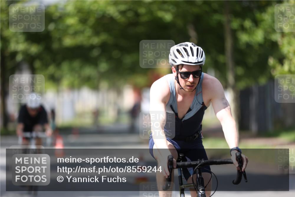 10.08.2025 - GEWOBA Citytriathlon Bremen Yannick Fuchs http://msf.ph/oto/8559244 10.08.2025 12:38:53 Radfahren 555, 658, 662, 720, 740, 762, 772, 797, 892, 940, 969, 978, 1019 meine-sportfotos.de