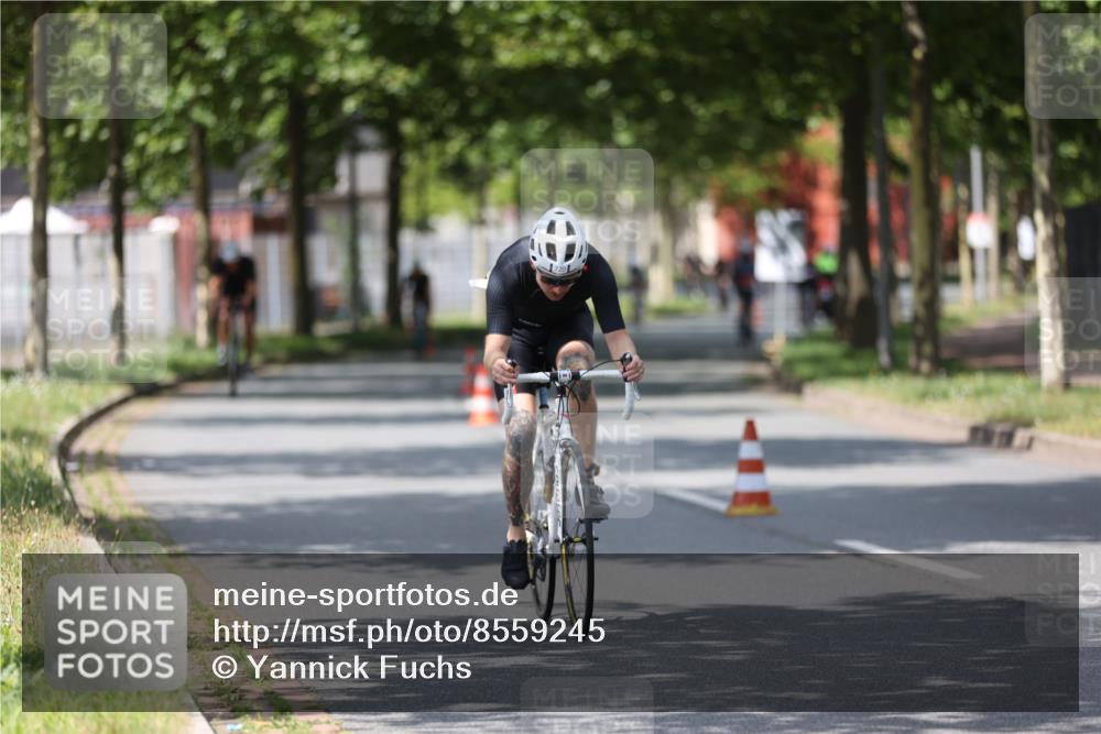 10.08.2025 - GEWOBA Citytriathlon Bremen Yannick Fuchs http://msf.ph/oto/8559245 10.08.2025 12:38:54 Radfahren 555, 658, 720, 740, 762, 772, 797, 892, 940, 969, 978, 1019 meine-sportfotos.de