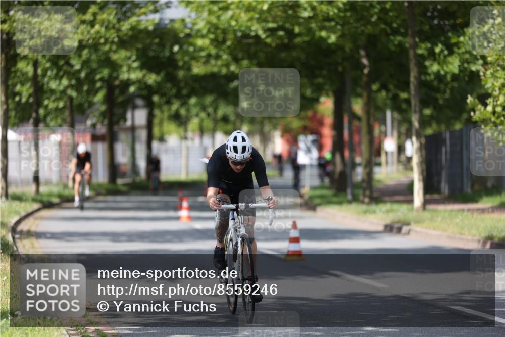 10.08.2025 - GEWOBA Citytriathlon Bremen Yannick Fuchs http://msf.ph/oto/8559246 10.08.2025 12:38:54 Radfahren 555, 658, 720, 740, 762, 772, 797, 892, 940, 969, 978, 1019 meine-sportfotos.de