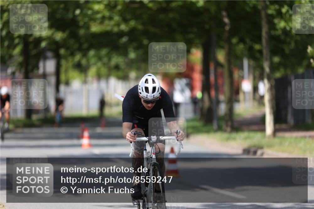 10.08.2025 - GEWOBA Citytriathlon Bremen Yannick Fuchs http://msf.ph/oto/8559247 10.08.2025 12:38:54 Radfahren 555, 658, 720, 740, 762, 772, 797, 892, 940, 969, 978, 1019 meine-sportfotos.de
