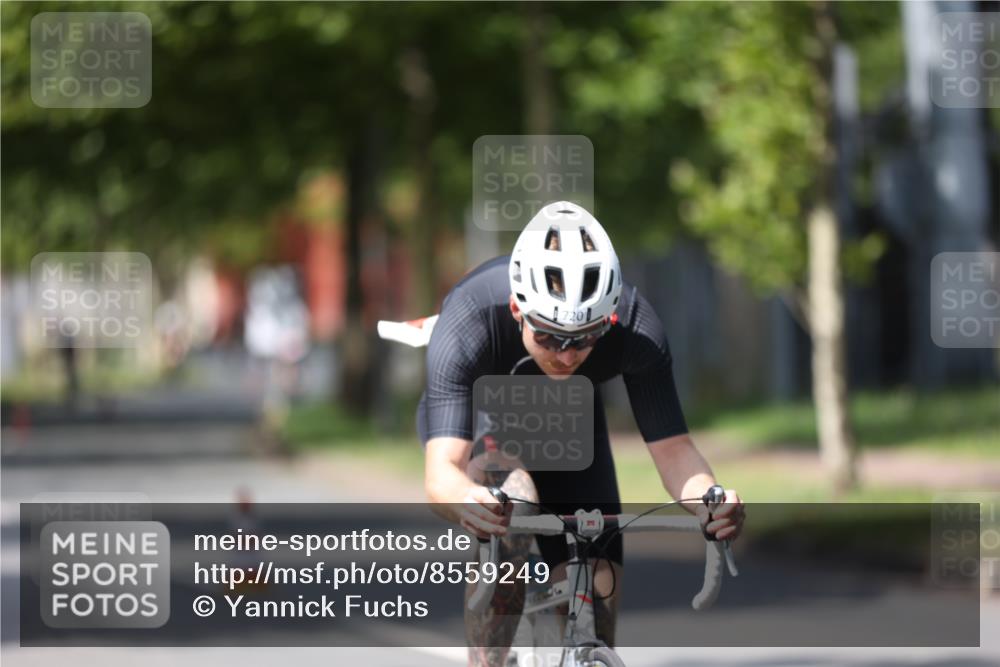 10.08.2025 - GEWOBA Citytriathlon Bremen Yannick Fuchs http://msf.ph/oto/8559249 10.08.2025 12:38:55 Radfahren 555, 658, 720, 740, 762, 772, 797, 892, 940, 969, 978, 1019 meine-sportfotos.de