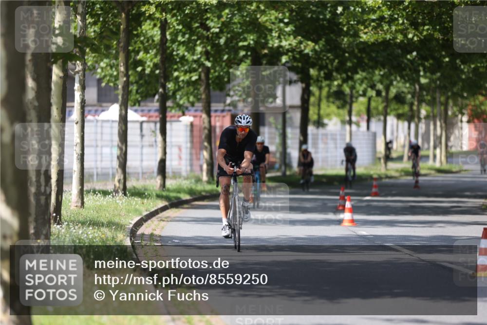 10.08.2025 - GEWOBA Citytriathlon Bremen Yannick Fuchs http://msf.ph/oto/8559250 10.08.2025 12:38:56 Radfahren 555, 658, 720, 740, 762, 772, 797, 892, 940, 969, 978, 1019 meine-sportfotos.de