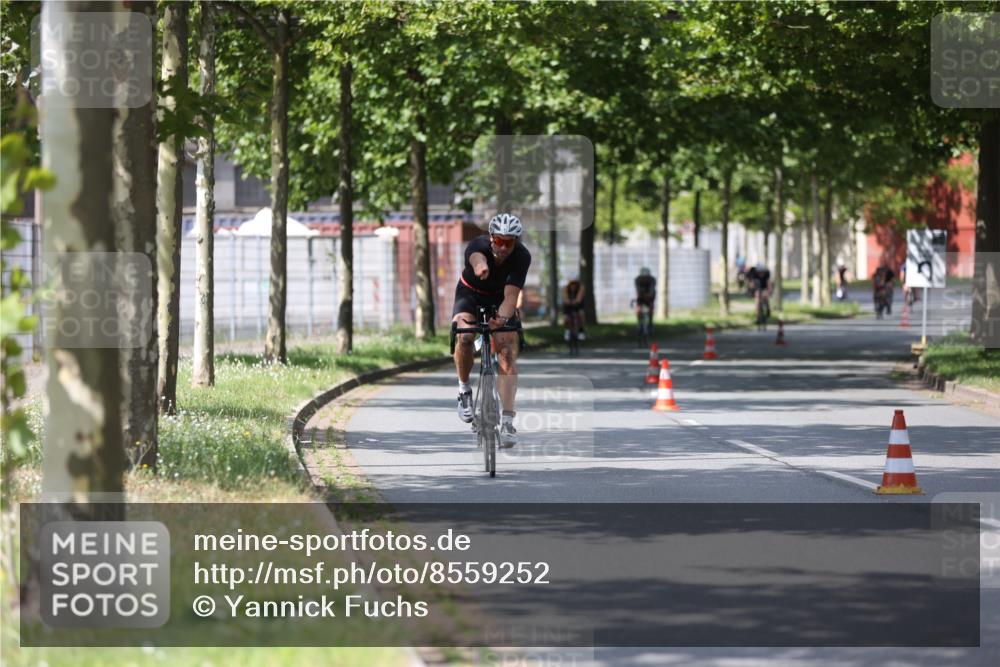 10.08.2025 - GEWOBA Citytriathlon Bremen Yannick Fuchs http://msf.ph/oto/8559252 10.08.2025 12:38:57 Radfahren 555, 658, 720, 740, 762, 797, 892, 940, 969, 978, 1019 meine-sportfotos.de