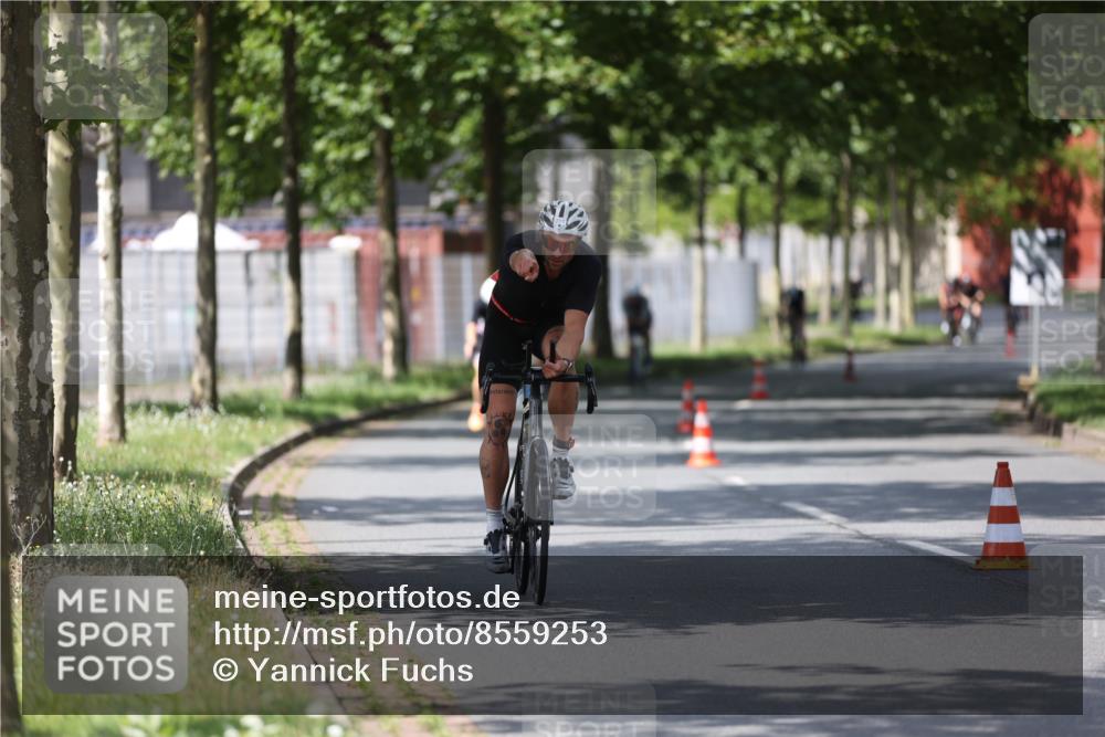 10.08.2025 - GEWOBA Citytriathlon Bremen Yannick Fuchs http://msf.ph/oto/8559253 10.08.2025 12:38:57 Radfahren 555, 658, 720, 740, 762, 797, 892, 940, 969, 978, 1019 meine-sportfotos.de