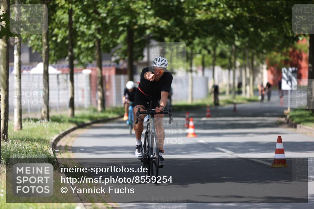 10.08.2025 - GEWOBA Citytriathlon Bremen Yannick Fuchs http://msf.ph/oto/8559254 10.08.2025 12:38:57 Radfahren 555, 658, 720, 740, 762, 797, 892, 940, 969, 978, 1019 meine-sportfotos.de